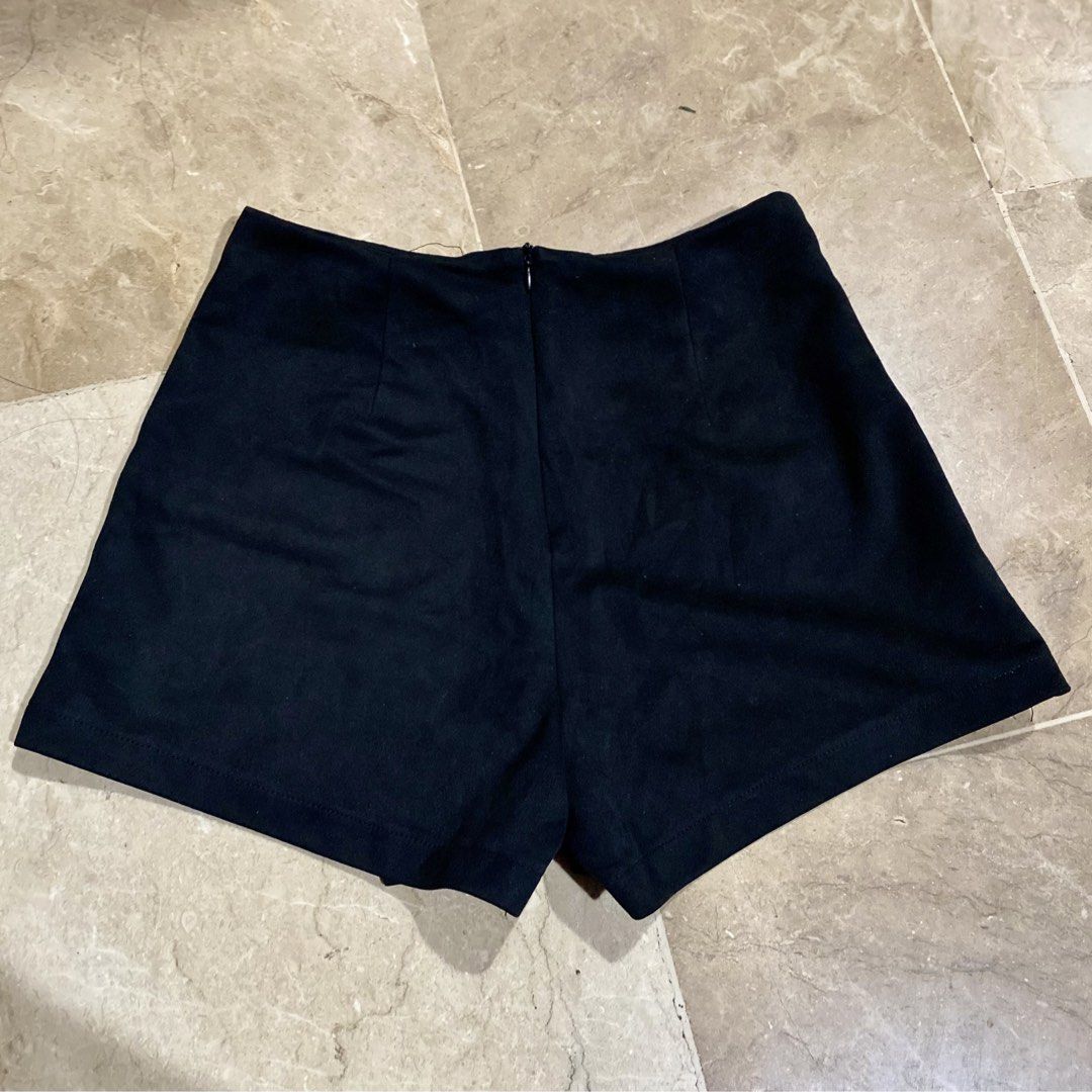 🔥STARBELLE Black Studded Wrap Skorts -Size S (Category: Skirts) located in Cebu City. Submitted by kantocloset_ubec (Listing ID 1469017966, Image 2). Description: - Brand: STARBELLE | Small - Black velvet fabric - Skort | Wrap-style front overlay with edgy silver studs along the hem and flap edge - Closure: Hidden back zipper - Like new / No flaws - Perfect for: Nights out or casual weekend wear.