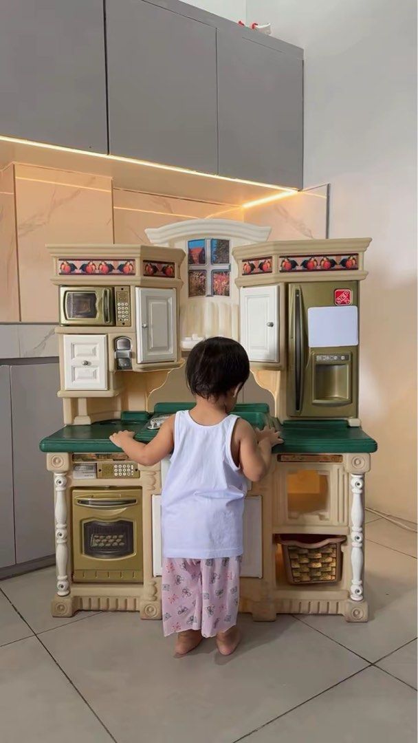 Step2 Play Kitchen | Kids Pretend Play Kitchen Set (Category: Kids Toys) located in Manila. Submitted by iravillone31747 (Listing ID 1468988603, Image 3). Description: Step2 Kids Kitchen Playset Brand: Step2 Type: Kids Kitchen Playset Perfect for pretend play and role-playing A fun pretend-play kitchen for little ones! Perfect for toddlers who love cooking, role-playing, and playing house. Great for imaginative play and keeping kids entertained. 