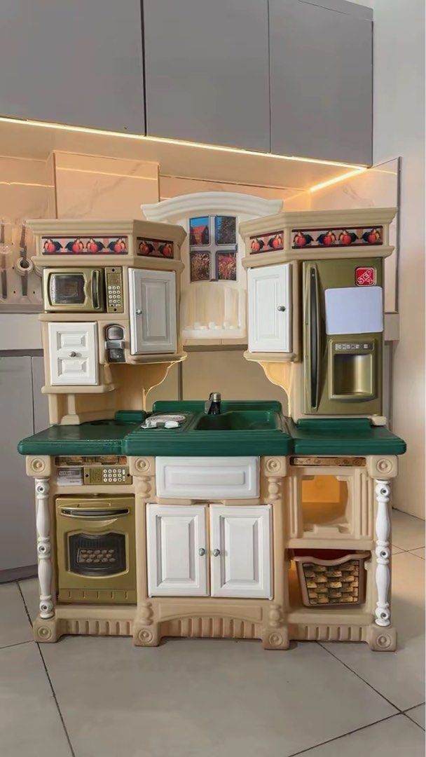 Step2 Play Kitchen | Kids Pretend Play Kitchen Set (Category: Kids Toys) located in Manila. Submitted by iravillone31747 (Listing ID 1468988603, Image 2). Description: Step2 Kids Kitchen Playset Brand: Step2 Type: Kids Kitchen Playset Perfect for pretend play and role-playing A fun pretend-play kitchen for little ones! Perfect for toddlers who love cooking, role-playing, and playing house. Great for imaginative play and keeping kids entertained. 