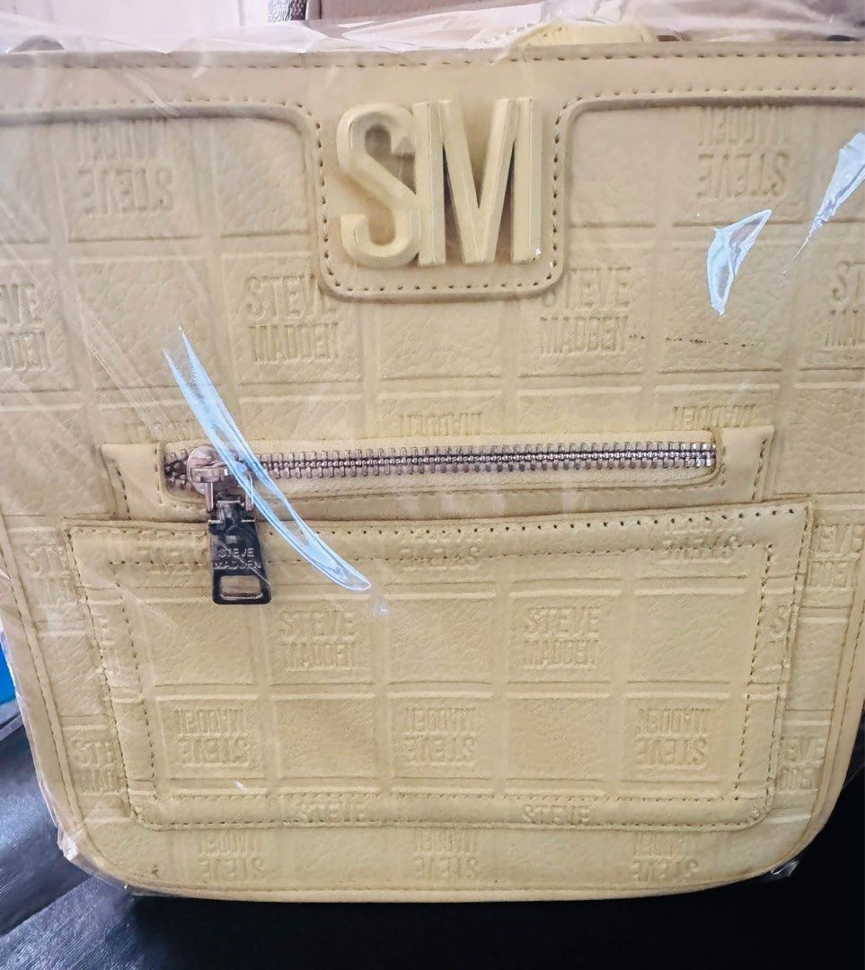 Steve Madden cross body bag (Category: Cross-body Bags) located in Tarlac. Submitted by kai.0621 (Listing ID 1469054245, Image 1). Description: .