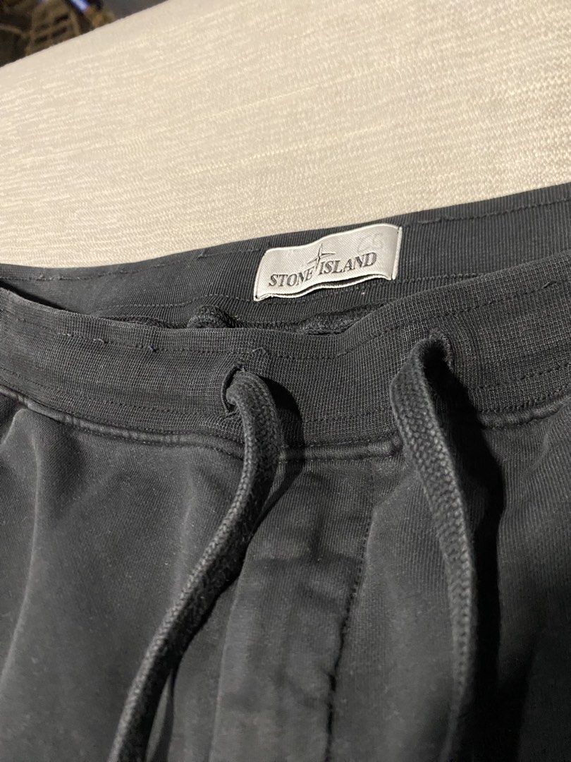 Stone Island Cargo Shorts (Category: Shorts) located in Lantapan. Submitted by thriftsylz (Listing ID 1469049137, Image 3). Description: Stone Island Cargo Shorts Issue: Cut tag Good condition L on tag W:32-36 L:21.