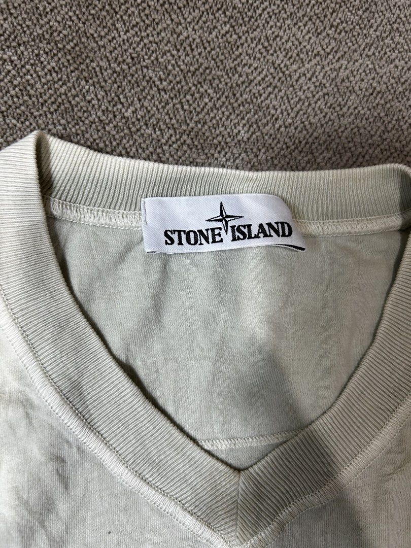 Stone Island Shirt (Category: Tshirts & Polo Shirts ) located in Aurora. Submitted by purethrift07 (Listing ID 1469060084, Image 3). Description: No issue Like new Dm me Authentic.