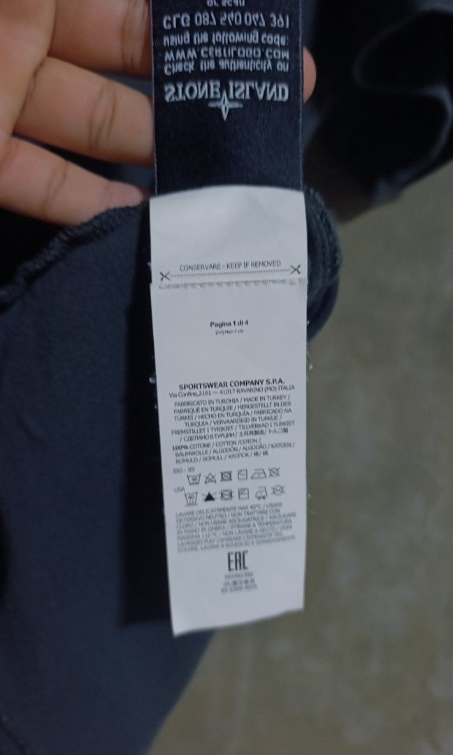 STONE ISLAND,COMPASS LOGO,B-NEW CONDITION NO ISSUE,23*28 (Category: Activewear) located in Tumauini. Submitted by patricktag49926 (Listing ID 1469003337, Image 3). Description: .