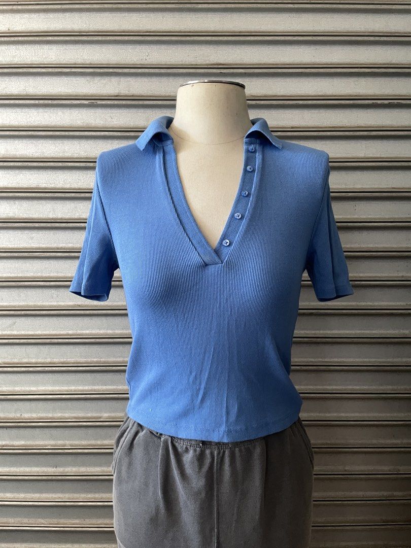 Stradivarius Blue Ribbed Polo Top Size M (Category: Sleeveless) located in Davao. Submitted by riab_qt (Listing ID 1468947000, Image 1). Description: - Brand: Stradivarius - Size: M - Color: Blue - Material: Stretchy ribbed knit - Details: Short sleeves, V-neckline with collar, functional front buttons - Fit: Slim fit - Origin: Made in Bangladesh - Style Tip: Great versatile basic, easy to match with high-waisted jeans or skirts.