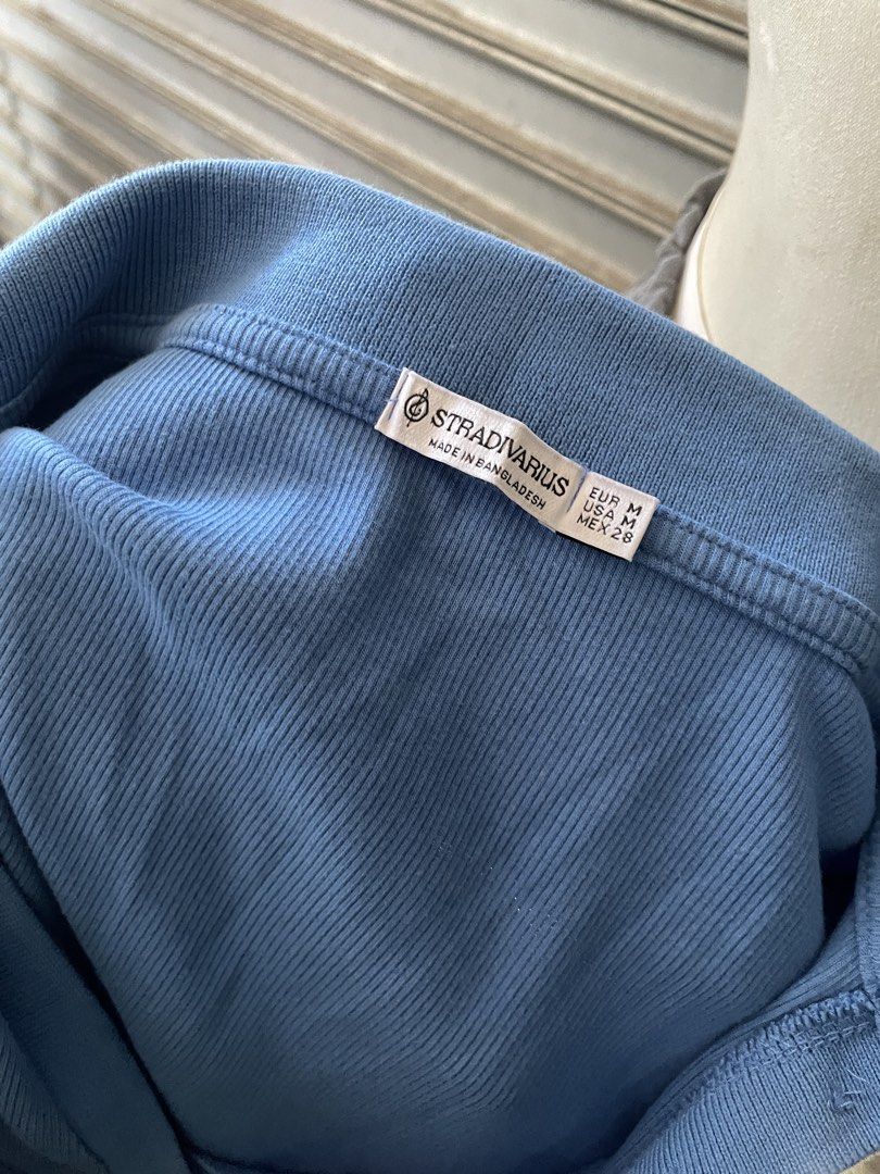 Stradivarius Blue Ribbed Polo Top Size M (Category: Sleeveless) located in Davao. Submitted by riab_qt (Listing ID 1468947000, Image 2). Description: - Brand: Stradivarius - Size: M - Color: Blue - Material: Stretchy ribbed knit - Details: Short sleeves, V-neckline with collar, functional front buttons - Fit: Slim fit - Origin: Made in Bangladesh - Style Tip: Great versatile basic, easy to match with high-waisted jeans or skirts.