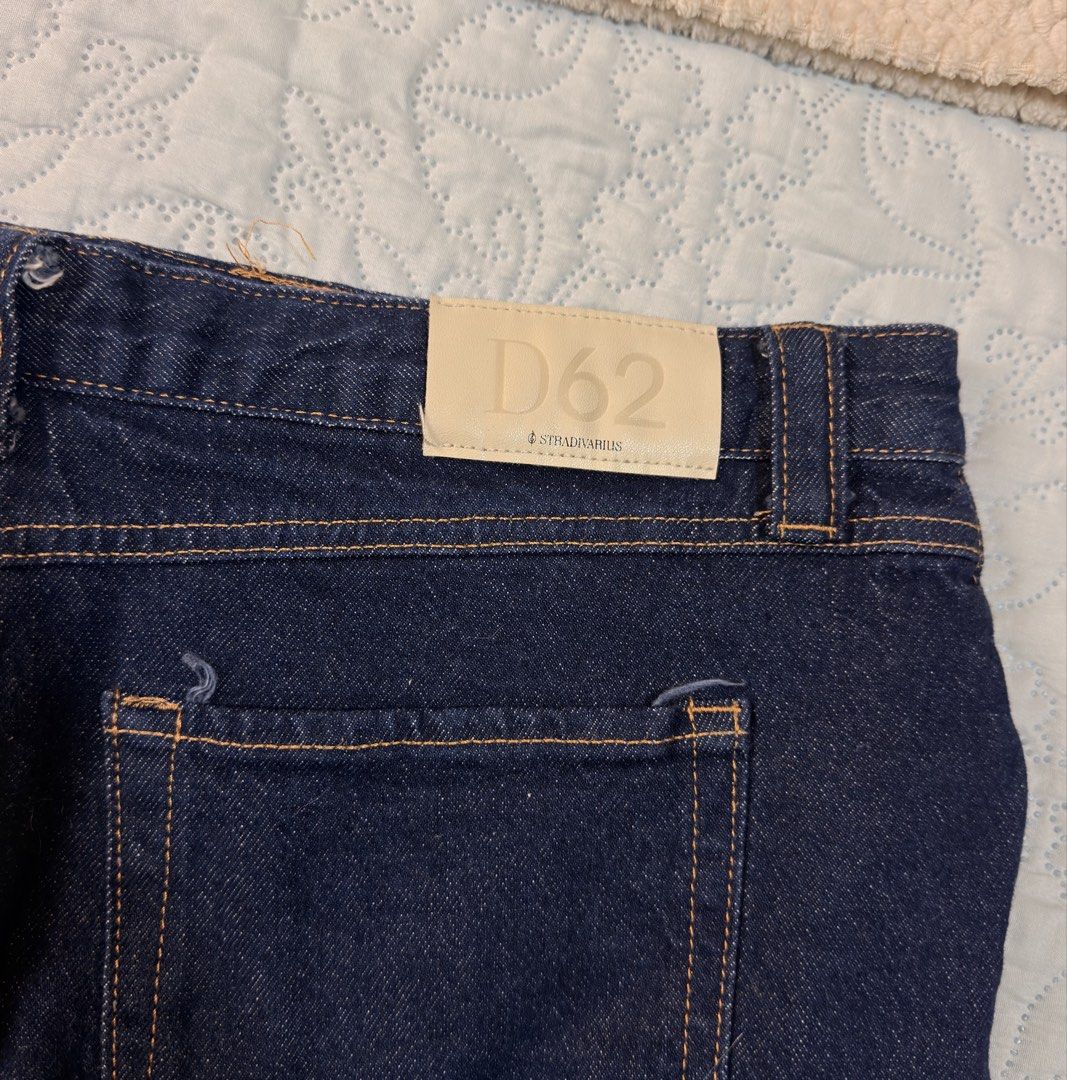 Stradivarius D62 Mini Skirt (Category: Skirts) located in Cebu City. Submitted by shopjillscloset (Listing ID 1469012125, Image 3). Description: - barely used - with undershorts - Original price: PHP 1995 - Waist: 32.3 inches, Hips:43.7 in - Rfs: too big on me.