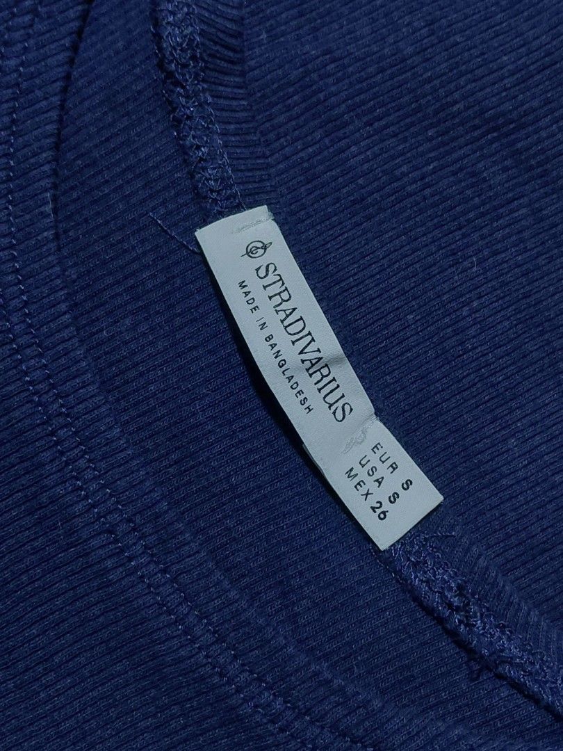Stradivarius navy blue ribbed cap sleeve top (Category: Shirts) located in San Pablo. Submitted by maddyn_ (Listing ID 1469102632, Image 3). Description: - fits xs-m - used once .