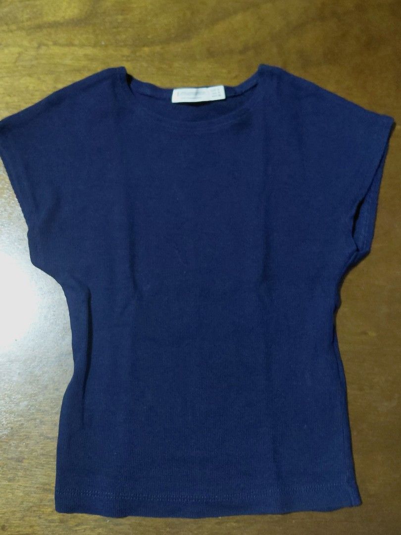 Stradivarius navy blue ribbed cap sleeve top (Category: Shirts) located in San Pablo. Submitted by maddyn_ (Listing ID 1469102632, Image 2). Description: - fits xs-m - used once .