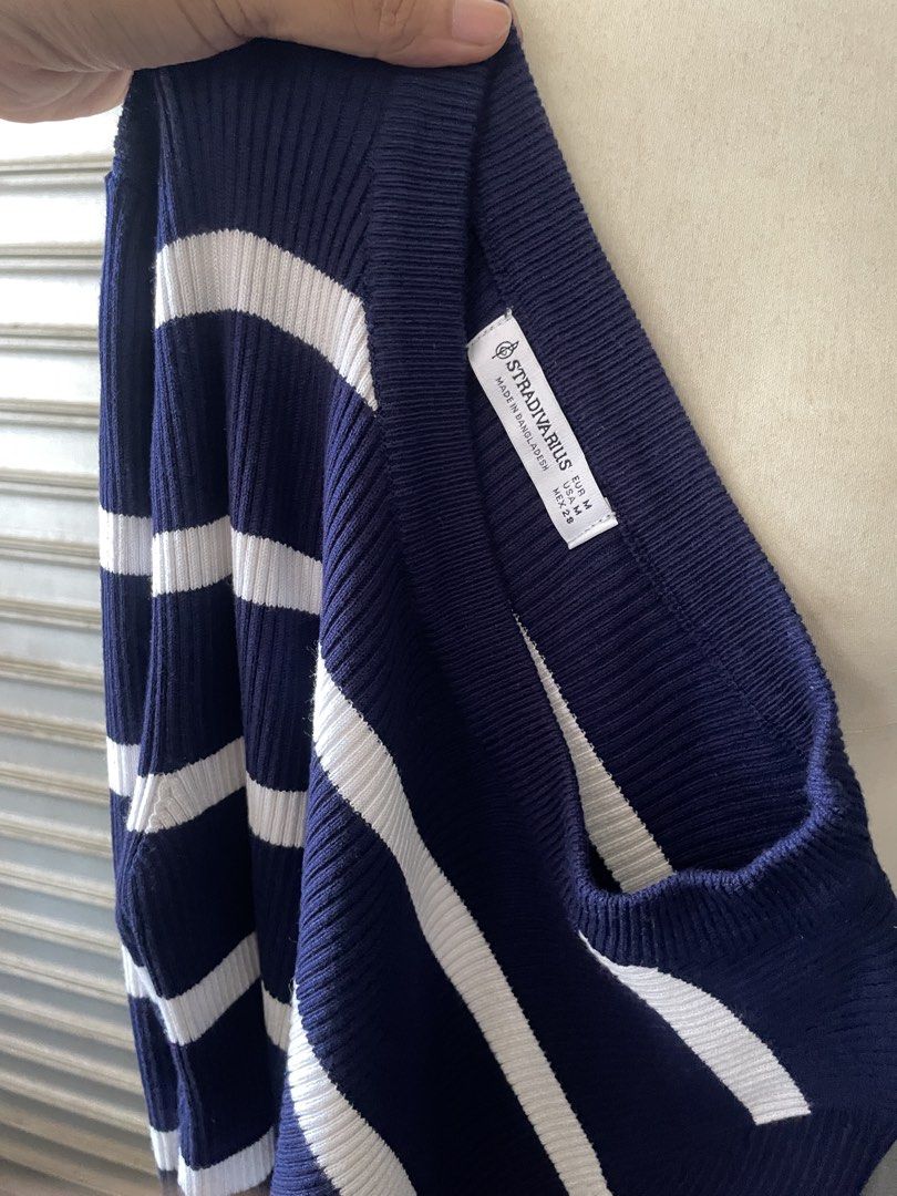 Stradivarius Navy Blue Striped Ribbed Sweater Size M (Category: Longsleeves) located in Davao. Submitted by riab_qt (Listing ID 1468945512, Image 2). Description: - Brand: Stradivarius - Size: M (tag attached) - Color: Navy blue and white stripes - Material/Texture: Ribbed knit - Details: Crew neckline, long sleeves - Origin: Made in Bangladesh - Condition: Brand new with tag - Style: Classic everyday basic, easy to match with jeans or skirts.