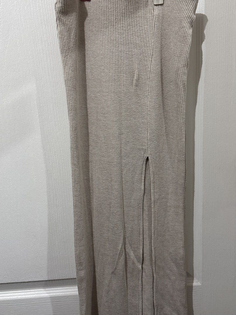 Stradivarius Ribbed Midi Skirt (Category: Skirts) located in Pasig City. Submitted by prelovedbysco (Listing ID 1469032865, Image 1). Description: - Brand: Stradivarius - Size: XS (Fits true to size) - Color: Beige - Material: Stretchy ribbed knit, super comfortable, with slit - Made in Turkey - Features: Front slit detail near the hem - Condition: Clean tag intact, excellent for daily wear Reason for selling: decluttering closet.