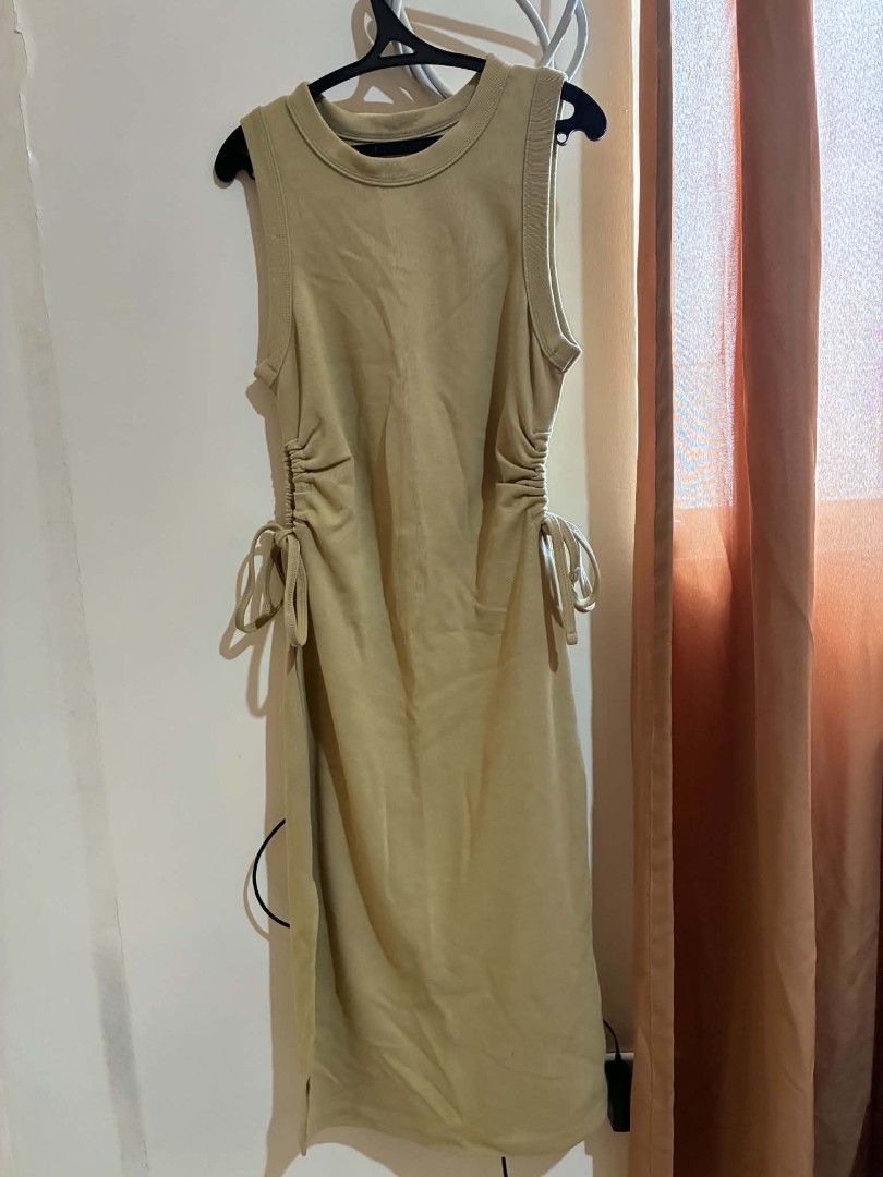 Straightforward Medium Olive/Beige Sleeveless Side Ruched Dress (Category: Dresses) located in Pagbilao. Submitted by prelovedktrn (Listing ID 1468944362, Image 1). Description: - Brand: Straightforward - Color: Classic Beige - Size: Medium - Style: Sleeveless midi dress with a ribbed crew neck - Details: Adjustable side drawstrings for customizable hip ruching - Fabric: Soft, comfortable stretch knit - Condition: Excellent, clean with no flaws.