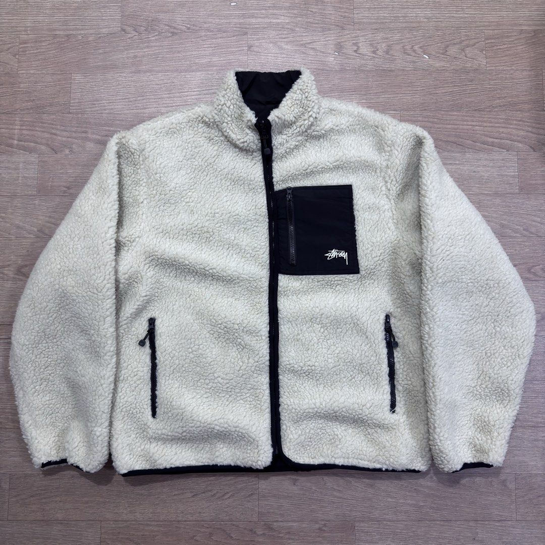 Stussy 8 Ball Reversible Jacket (Category: Coats, Jackets and Outerwear) located in Imus. Submitted by casterhitz (Listing ID 1468931749, Image 2). Description: Large 24x29 No issue Excellent condition .
