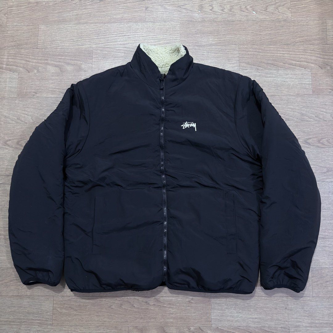 Stussy 8 Ball Reversible Jacket (Category: Coats, Jackets and Outerwear) located in Imus. Submitted by casterhitz (Listing ID 1468931749, Image 1). Description: Large 24x29 No issue Excellent condition .