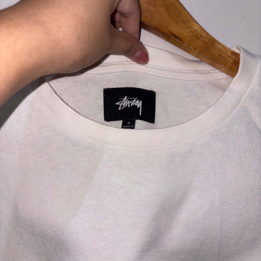 Stussy Arch Logo White Tee (Category: Tshirts & Polo Shirts ) located in Rosario. Submitted by elyukano2506 (Listing ID 1469019300, Image 3). Description: - Brand: Stussy - Item: Short sleeve t-shirt - Color: White with white outline embroidered collegiate logo - Size: Small fit to Medium -width 21 -length 27.5 - Fit: Regular fit, clean cotton fabric - Details: Crew neck with black branded neck tag - Condition: Great streetwear staple, ready for 