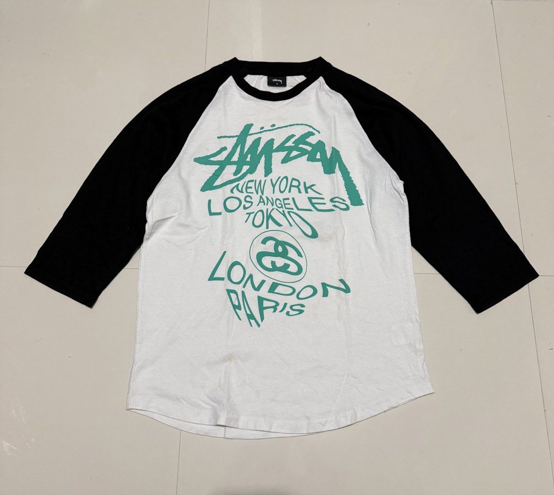 Stussy crewneck (Category: Coats, Jackets and Outerwear) located in Dagupan City. Submitted by lwkythrft (Listing ID 1468999603, Image 1). Description: Stussy crewneck Medium 27x20 Excellent condition 1,000 plus sf .