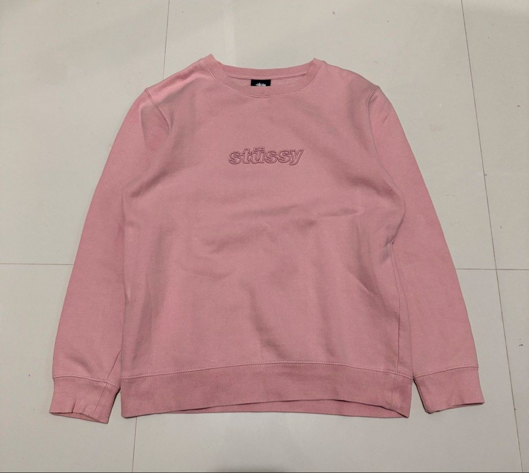 Stussy crewneck (Category: Coats, Jackets and Outerwear) located in Dagupan City. Submitted by lwkythrft (Listing ID 1469000008, Image 1). Description: Stussy crewneck Medium 26x20 Legit 💯 Excellent condition 1,000 plus sf .