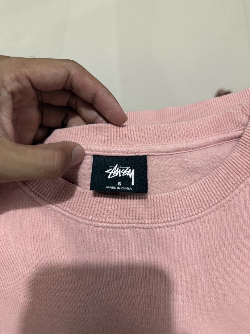 Stussy crewneck (Category: Coats, Jackets and Outerwear) located in Dagupan City. Submitted by lwkythrft (Listing ID 1469000008, Image 3). Description: Stussy crewneck Medium 26x20 Legit 💯 Excellent condition 1,000 plus sf .