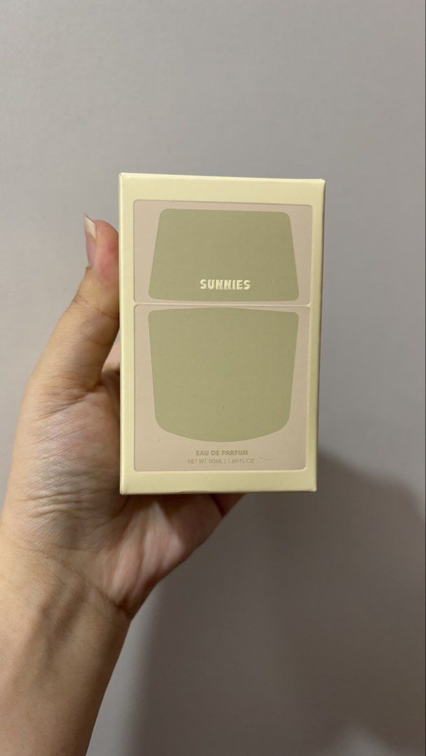Sunnies Green Eau de Parfum 50ml (Category: Fragrance & Deodorants) located in Bacoor. Submitted by shop.cza (Listing ID 1469142073, Image 1). Description: Condition: Like new, just opened and tested for content .