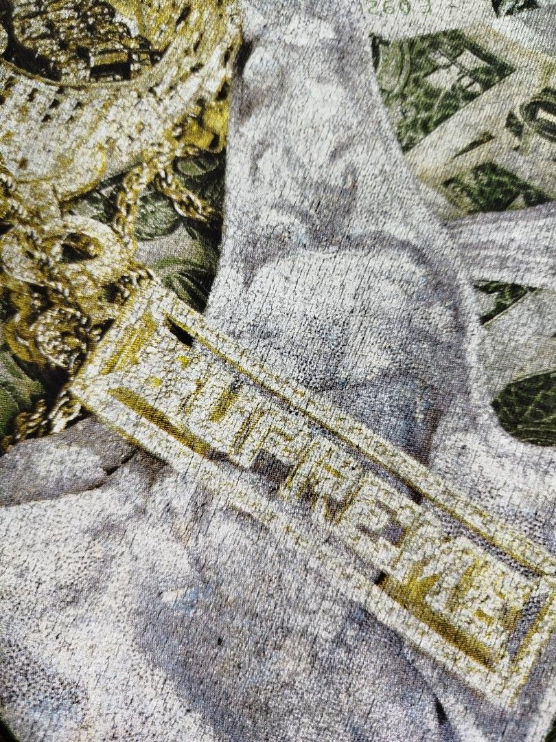 SUPREME BLING TEE (Category: Tshirts & Polo Shirts ) located in Bayombong. Submitted by Gentlemans_ClosEt (Listing ID 1468936633, Image 3). Description: SUPREME BLING TEE SIZE MEDIUM ON TAG DIMES: W21 X L29 GOOD CONDITION HAIRLINE CRACK PRINT.