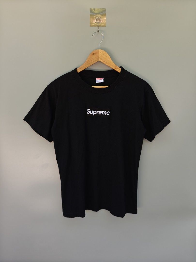 Supreme Box Logo Embroid (Category: Tshirts & Polo Shirts ) located in Alaminos. Submitted by epargne (Listing ID 1468959522, Image 1). Description: ◾Size : Medium ◾Dimes : Length" 27.5, Width"19.5 ◾LIKENEW CONDITION! ◾WASHED W/ FABCON AND READY TO WEAR 🛒Price : + Shipping fee.