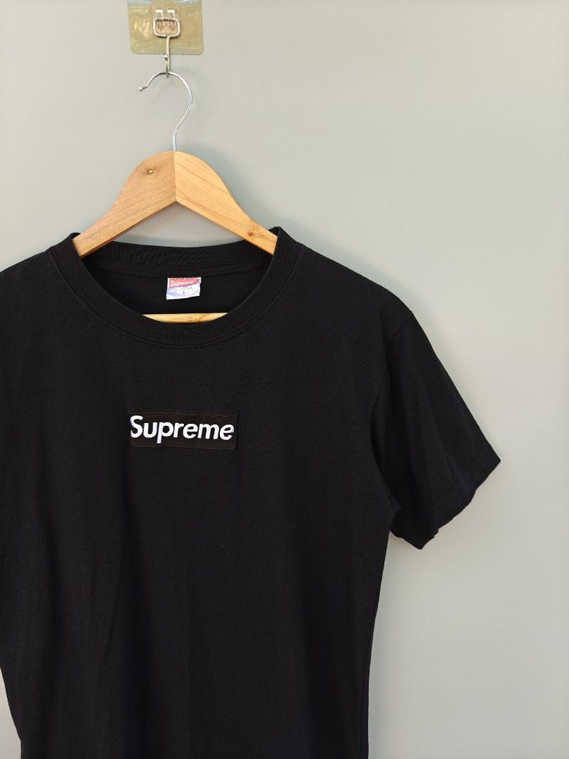 Supreme Box Logo Embroid (Category: Tshirts & Polo Shirts ) located in Alaminos. Submitted by epargne (Listing ID 1468959522, Image 2). Description: ◾Size : Medium ◾Dimes : Length" 27.5, Width"19.5 ◾LIKENEW CONDITION! ◾WASHED W/ FABCON AND READY TO WEAR 🛒Price : + Shipping fee.