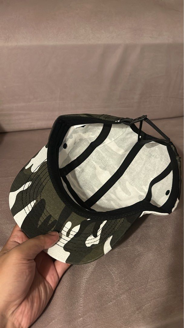 supreme camo panel (Category: Caps & Hats) located in Cavite. Submitted by mr.gb4h (Listing ID 1469115214, Image 2). Description: supreme camo excellent condi .