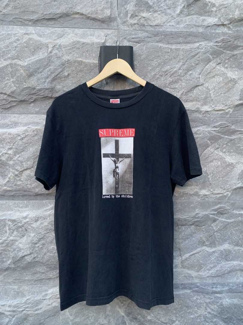 Supreme jesus tee (Category: Tshirts & Polo Shirts ) located in Lipa City. Submitted by inglowetrust (Listing ID 1469086949, Image 1). Description: Supreme jesus tee Size large Length:29 Width:22 Color rate:9.5/10 750+SF DM for more details📩.