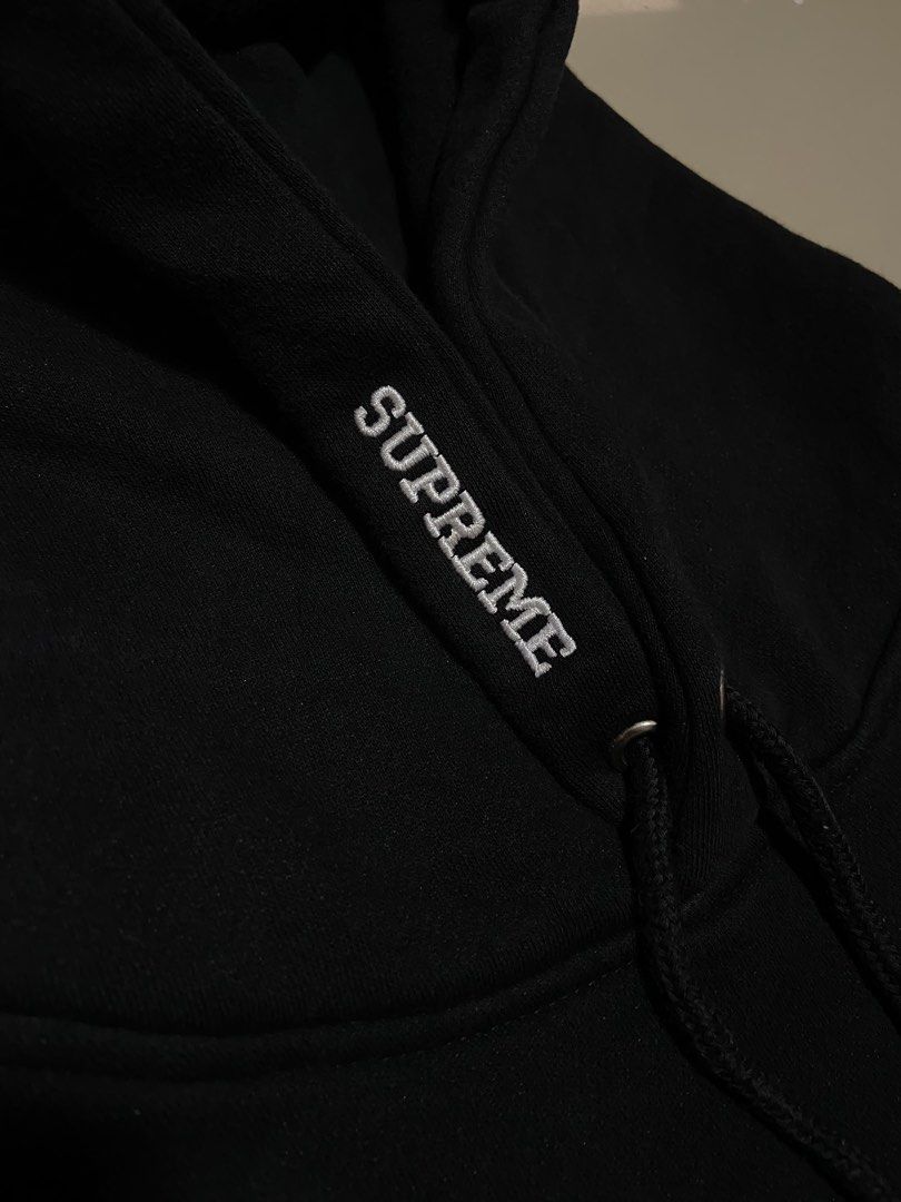 SUPREME X CHAMPION (Category: Coats, Jackets and Outerwear) located in San Pablo. Submitted by tripnthrift15 (Listing ID 1468944408, Image 2). Description: SUPREME X CHAMPION SIZE LARGE ON TAG COMPLETE TAGS GOOD CONDITION DIMES 23*25.