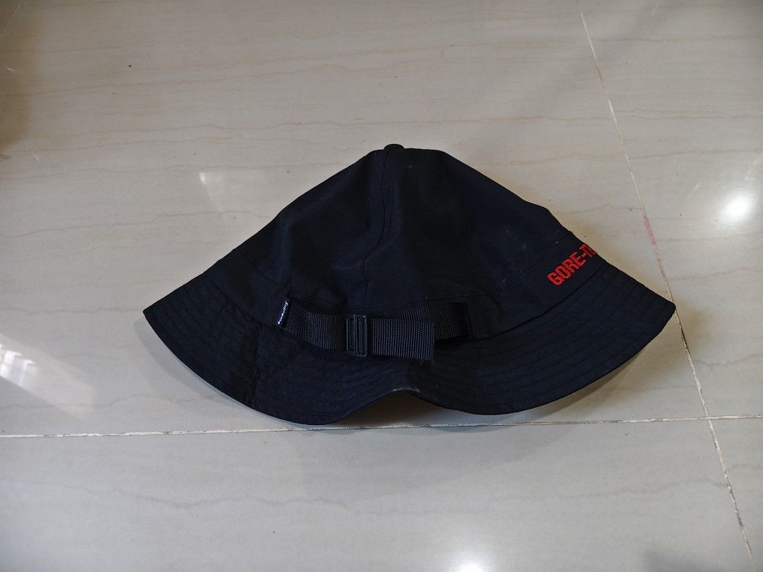 Supreme x Goretex Bucket hat Authentic (Category: Caps & Hats) located in Iloilo. Submitted by branded-boy0422_16 (Listing ID 1468973214, Image 1). Description: Good as new Need Washed only Water proof Large to Xl Fit.