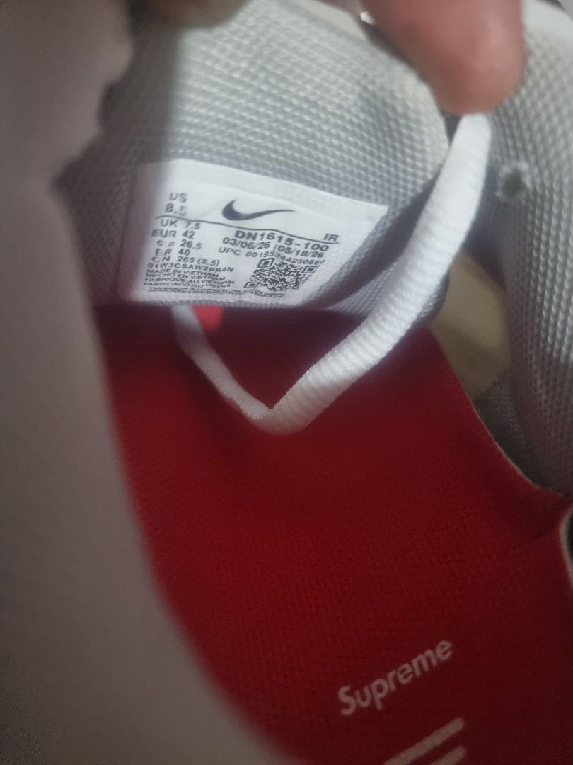 Supreme x shox (Category: Sneakers) located in Baguio. Submitted by yumiii07 (Listing ID 1469145271, Image 3). Description: size 8.5 snug best fit 8.