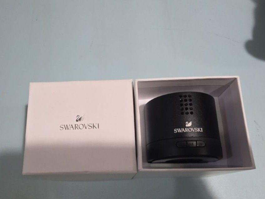 Swarovski mini speaker (Category: Soundbars, Speakers & Amplifiers) located in Makati City. Submitted by melissa12345 (Listing ID 1469084969, Image 1). Description: Brandnew item sealed item 👉Read me 1st 📍Brand new 💯 📍Items on hand ❌ No COD 🏦 MOP bpi/bdo/GCash/maya 📍No return no exchange 📍Payment 1st before delivery 💰Cashless transaction at this moment..
