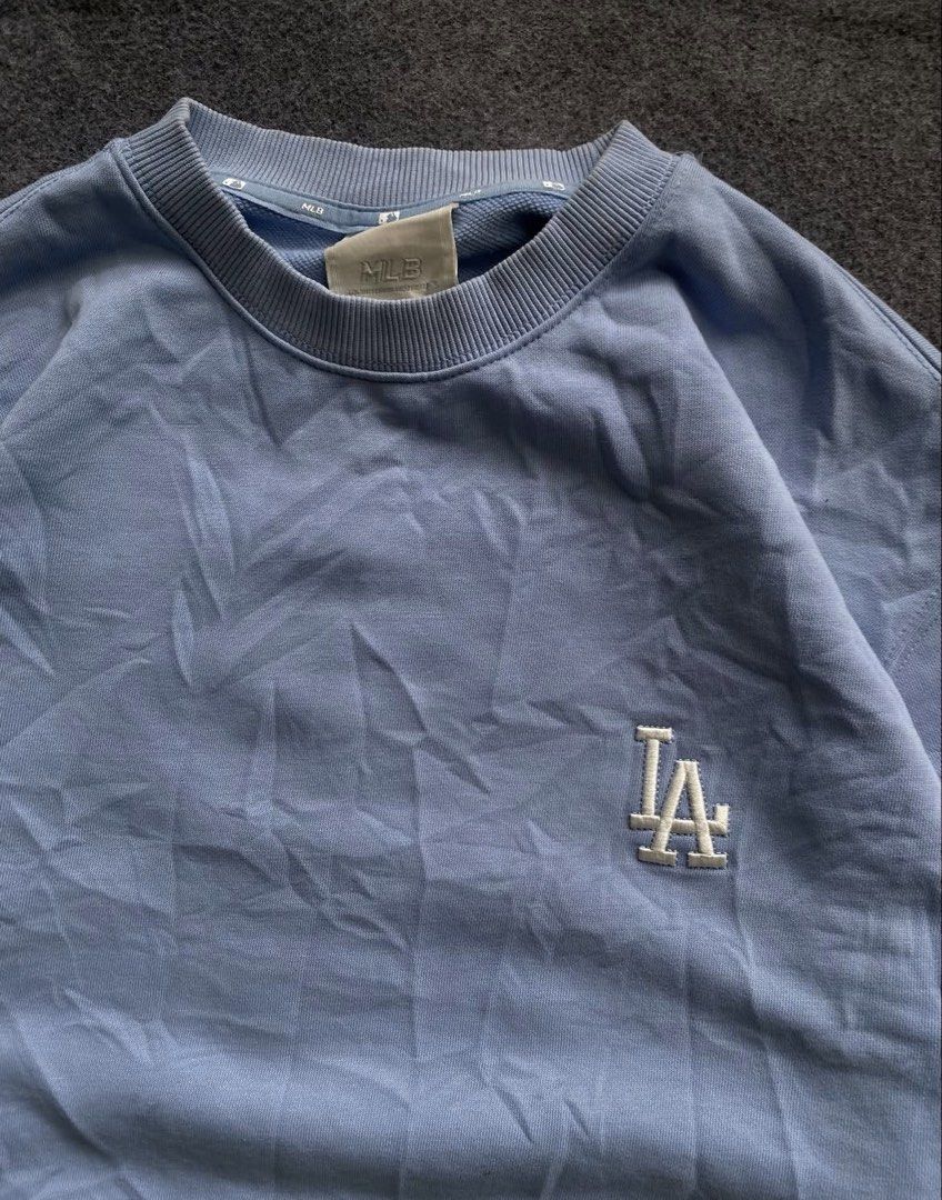 Sweater LA Dodgers (Category: Hoodies) located in Roxas City. Submitted by bincethingz_ (Listing ID 1469016573, Image 2). Description: MEASUREMENTS WIDTH: 22 LENGTH: 27 CONDITION Good condition / no major issues Nice fit when worn COLOR: 10/10 CONDITION: 10/10 Roxas City, Capiz Via LBC COP.