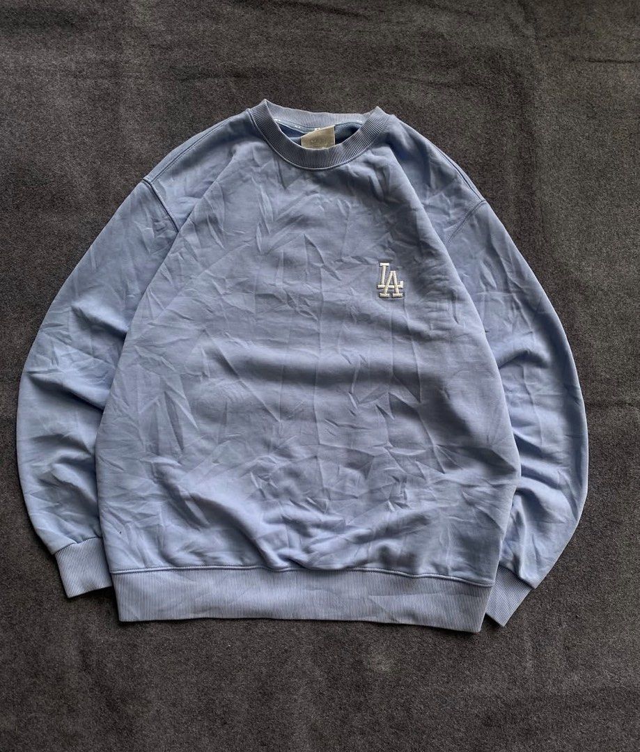 Sweater LA Dodgers (Category: Hoodies) located in Roxas City. Submitted by bincethingz_ (Listing ID 1469016573, Image 1). Description: MEASUREMENTS WIDTH: 22 LENGTH: 27 CONDITION Good condition / no major issues Nice fit when worn COLOR: 10/10 CONDITION: 10/10 Roxas City, Capiz Via LBC COP.