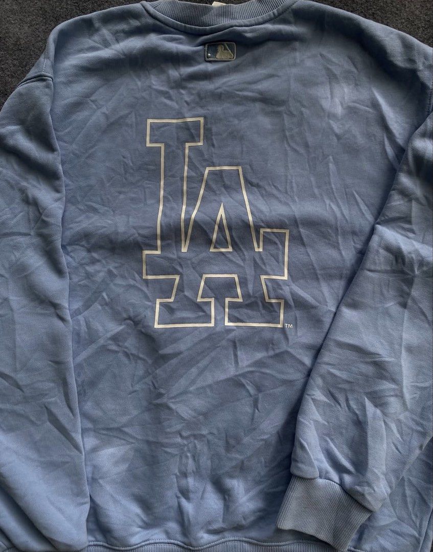 Sweater LA Dodgers (Category: Hoodies) located in Roxas City. Submitted by bincethingz_ (Listing ID 1469016573, Image 3). Description: MEASUREMENTS WIDTH: 22 LENGTH: 27 CONDITION Good condition / no major issues Nice fit when worn COLOR: 10/10 CONDITION: 10/10 Roxas City, Capiz Via LBC COP.