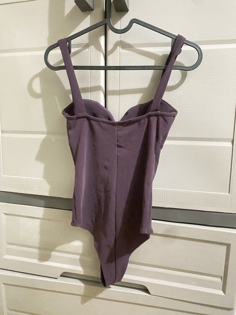 Sweetheart Neckline Bodysuit Top (Category: Sleeveless) located in Mandaluyong City. Submitted by curatedbyshamie (Listing ID 1469044431, Image 3). Description: .
