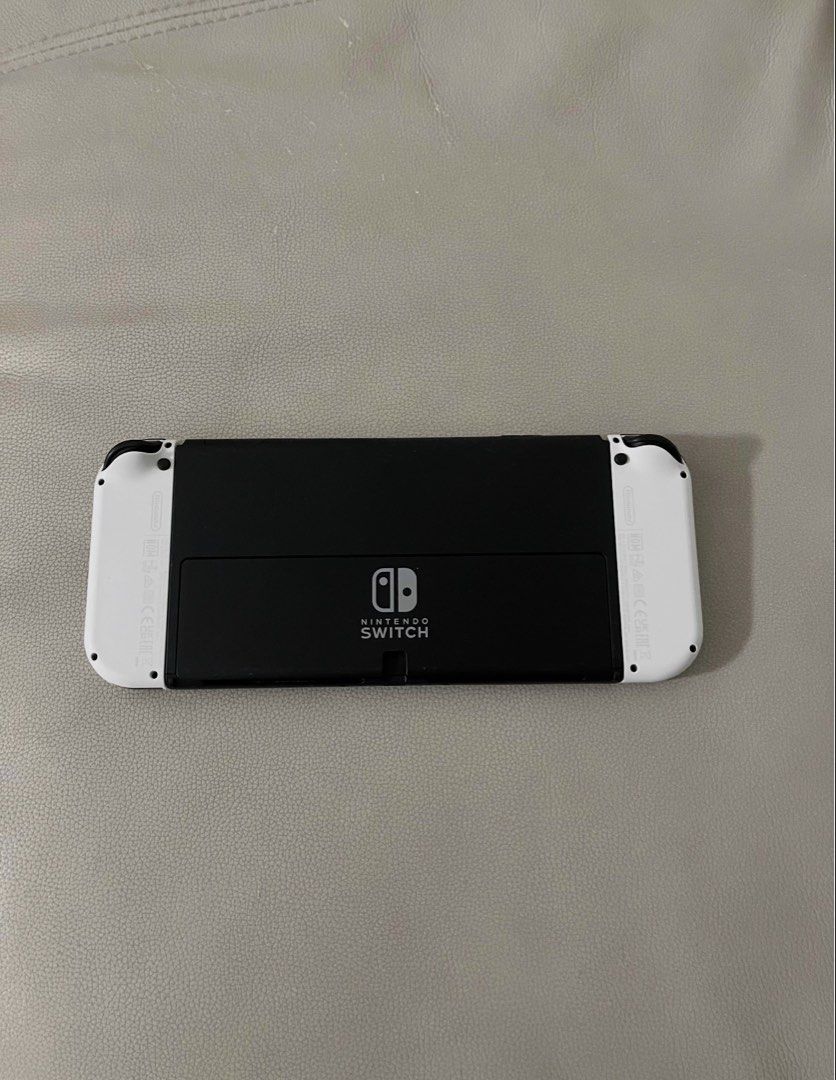 Switch oled （分類：Nintendo 任天堂）位於 Hong Kong。 由 yuppi3030 提交（商品編號 1469015497，圖片 3）。簡介： 24年5月買 好少玩，冇拎過出街，全部9成新 配件全部齊 手柄握把冇用過 $1200switch+全部配件+盒 動物森友會没了 炸彈人$100 Overcooked$100 Sf/面交。