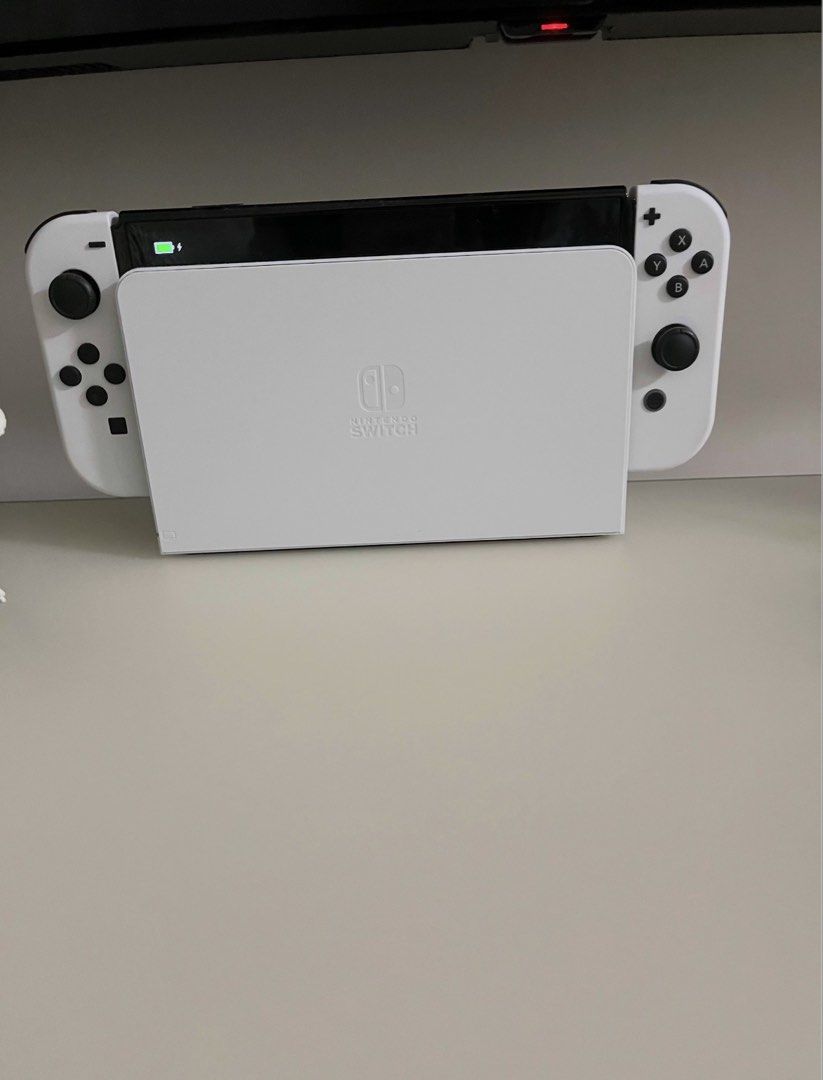 Switch oled （分類：Nintendo 任天堂）位於 Hong Kong。 由 yuppi3030 提交（商品編號 1469015497，圖片 2）。簡介： 24年5月買 好少玩，冇拎過出街，全部9成新 配件全部齊 手柄握把冇用過 $1200switch+全部配件+盒 動物森友會没了 炸彈人$100 Overcooked$100 Sf/面交。