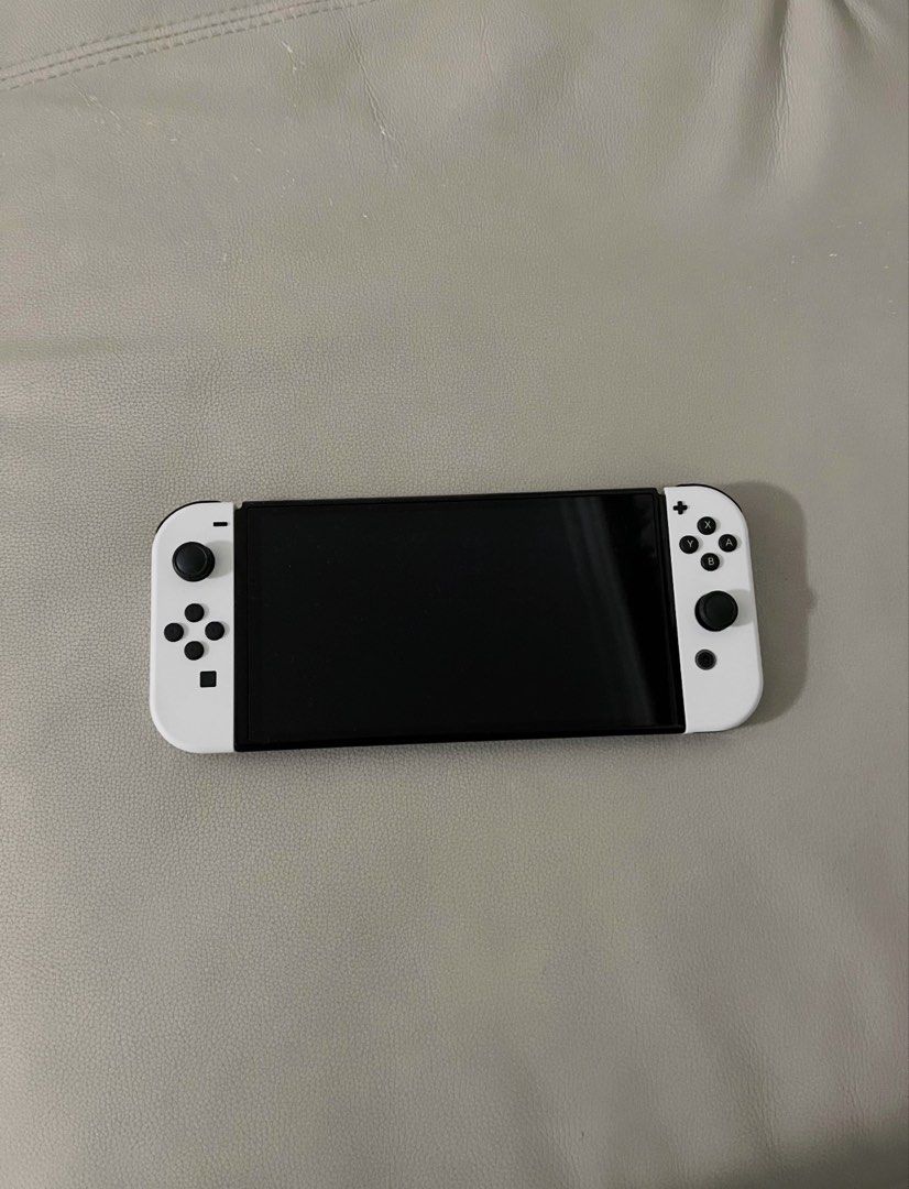 Switch oled （分類：Nintendo 任天堂）位於 Hong Kong。 由 yuppi3030 提交（商品編號 1469015497，圖片 1）。簡介： 24年5月買 好少玩，冇拎過出街，全部9成新 配件全部齊 手柄握把冇用過 $1200switch+全部配件+盒 動物森友會没了 炸彈人$100 Overcooked$100 Sf/面交。