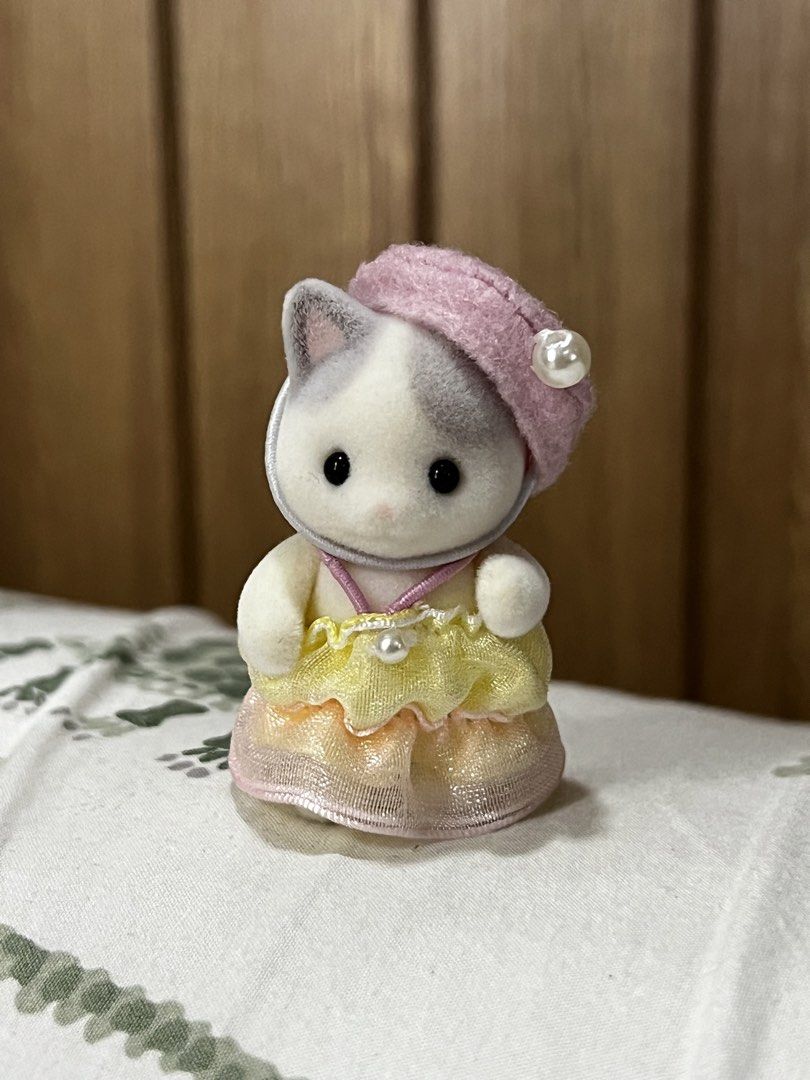 Sylvanian Family Latte Cat (Category: Kids Toys) located in Cainta. Submitted by chainm (Listing ID 1469159569, Image 1). Description: .