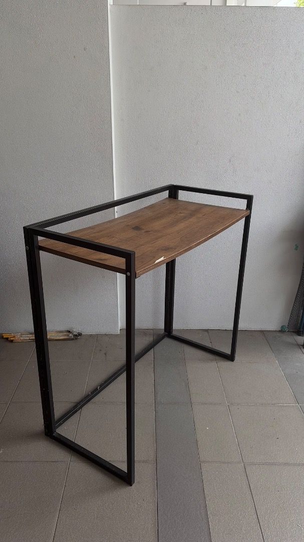Table deco (Category: Other Home Furniture) located in Rawang. Submitted by prelov.co (Listing ID 1468984259, Image 1). Description: If cerewet jgn lock tgk gmbr ada mengelupas sikit. Pickup sndri Bandar Tasik Puteri rawang.