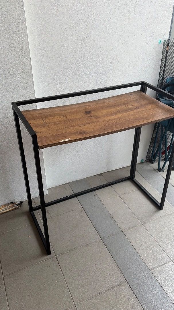 Table deco (Category: Other Home Furniture) located in Rawang. Submitted by prelov.co (Listing ID 1468984259, Image 3). Description: If cerewet jgn lock tgk gmbr ada mengelupas sikit. Pickup sndri Bandar Tasik Puteri rawang.
