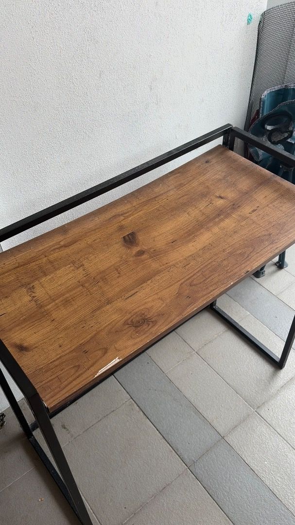 Table deco (Category: Other Home Furniture) located in Rawang. Submitted by prelov.co (Listing ID 1468984259, Image 2). Description: If cerewet jgn lock tgk gmbr ada mengelupas sikit. Pickup sndri Bandar Tasik Puteri rawang.