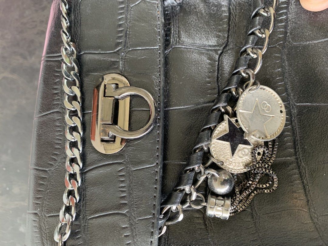 Take All Preloved Sling Bags (Category: Cross-body Bags) located in Tarlac. Submitted by abborns (Listing ID 1468963920, Image 3). Description: BUY 1 TAKE 1 for 350php (200php each) Preloved please manage your expectations Shipping NATIONWIDE NO COD LOC:: Tarlac City.