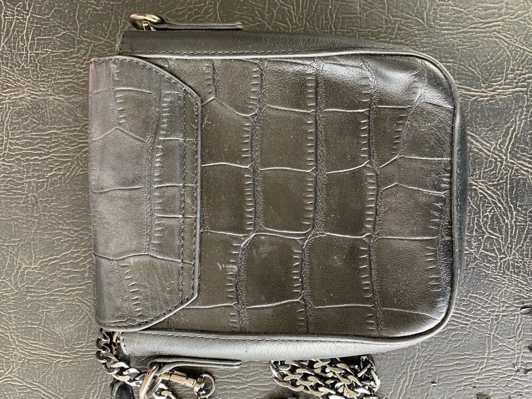 Take All Preloved Sling Bags (Category: Cross-body Bags) located in Tarlac. Submitted by abborns (Listing ID 1468963920, Image 2). Description: BUY 1 TAKE 1 for 350php (200php each) Preloved please manage your expectations Shipping NATIONWIDE NO COD LOC:: Tarlac City.