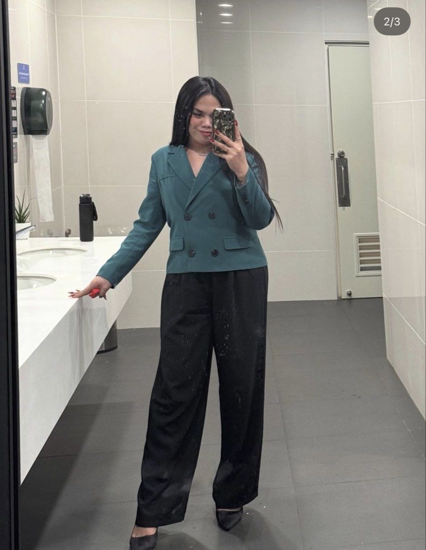 Teal Double-Breasted Blazer Jacket (Category: Coats, Jackets and Outerwear) located in Cainta. Submitted by tokadore (Listing ID 1468956350, Image 2). Description: - Color: Teal - Style: Double-breasted button front with lapel collar - Fit: Structured through shoulders and torso - Features: Front flap pockets, clean silhouette - Versatility: Great for office wear or pairing with casual denim - Layering: Easy to style over blouses and tees.
