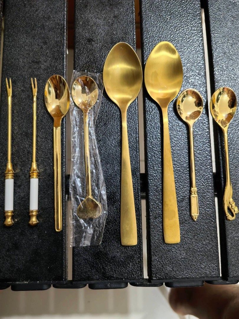 Teaspoons - Goldtone Assorted Set of 8 (Category: Other Kitchenware & Tableware) located in Cebu City. Submitted by dudes_villanueva (Listing ID 1468978695, Image 1). Description: Teaspoons - Goldtone Assorted Set of 8 📌 In excellent condition. Few Lang Meron light tarnish..