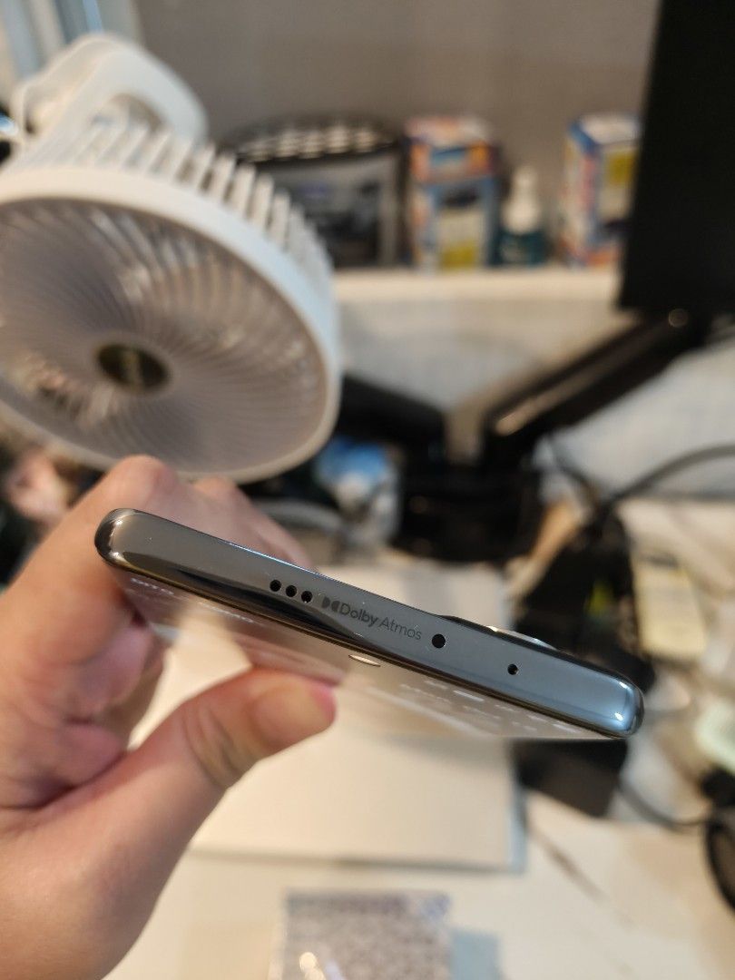 TECNO CAMON 40 PRO 5G (Category: Android Others) located in Bacoor. Submitted by drcvferrer (Listing ID 1469019135, Image 2). Description: For sale! Tecno camon 40 pro 5G 256gb Mag 1 yr na this oct 27, 2026 - 8/10 smoothness Please expect hairlines, scratches sa Screen due to usage. Pero doesnt affect the performance of the unit. - complete set (box charger and cases) - unli reset - camera superb nice ❤ - unli check - open for meet up around Moa,