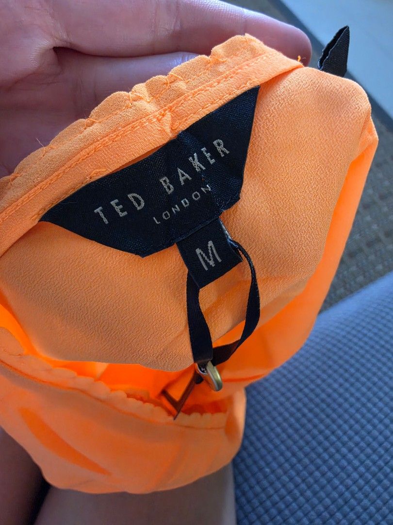 Ted Baker top (Category: Sleeveless) located in Baguio. Submitted by jz_finds (Listing ID 1468940267, Image 3). Description: Medium.