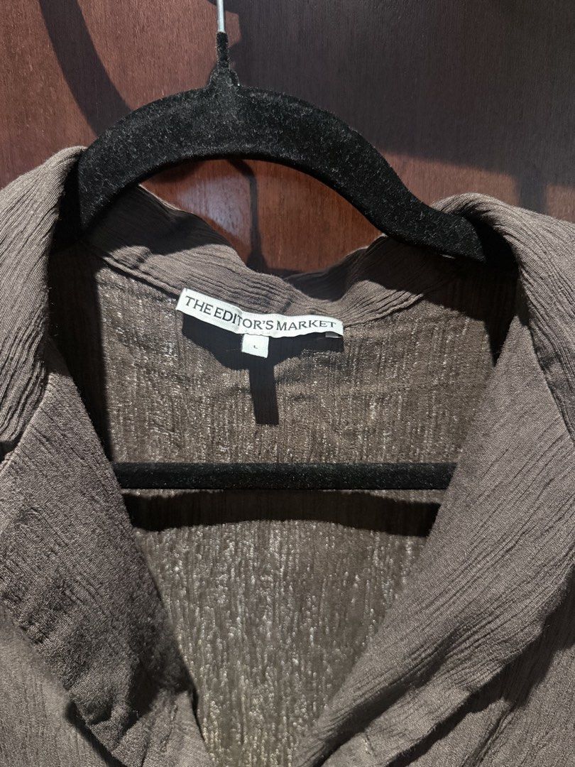 The Editor's Market Brown Button Down Shirt Size L (Category: Shirts) located in Pasig City. Submitted by calliemanila (Listing ID 1469034995, Image 2). Description: - The Editor's Market - Size: L (length 20 inches, bust 40 inches, waist 42 inches, arm 14 inches) - Color: Brown - Material: Textured fabric - Delivery only no meet ups Free shipping: Total of Php 500 and above (Metro Manila) Total of Php 1000 and above (Provincial) .