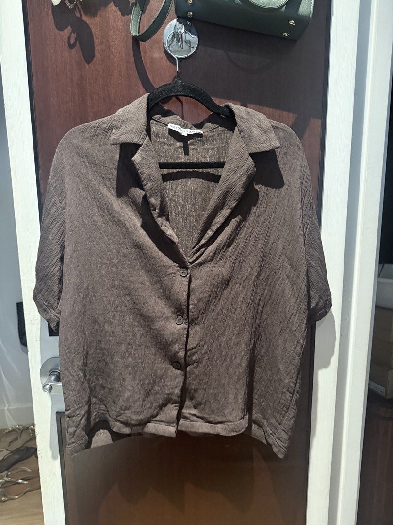 The Editor's Market Brown Button Down Shirt Size L (Category: Shirts) located in Pasig City. Submitted by calliemanila (Listing ID 1469034995, Image 1). Description: - The Editor's Market - Size: L (length 20 inches, bust 40 inches, waist 42 inches, arm 14 inches) - Color: Brown - Material: Textured fabric - Delivery only no meet ups Free shipping: Total of Php 500 and above (Metro Manila) Total of Php 1000 and above (Provincial) .